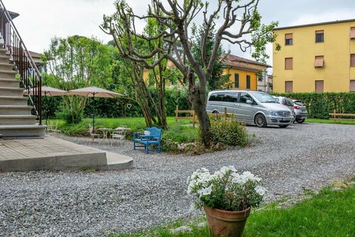 Гостиница Villa Ricci Suites в Лукке