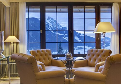 Гостиница Huus Gstaad в Занене