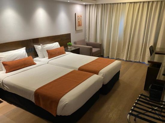 Фото Crystal Tower Hotel