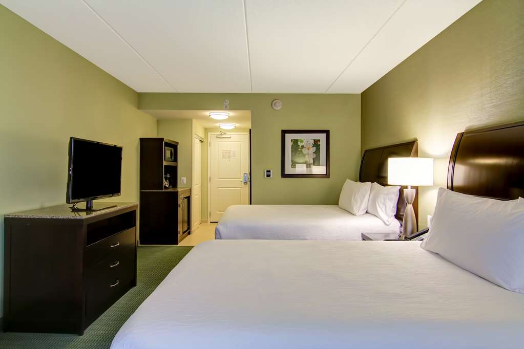 Фото Hilton Garden Inn Woodbridge