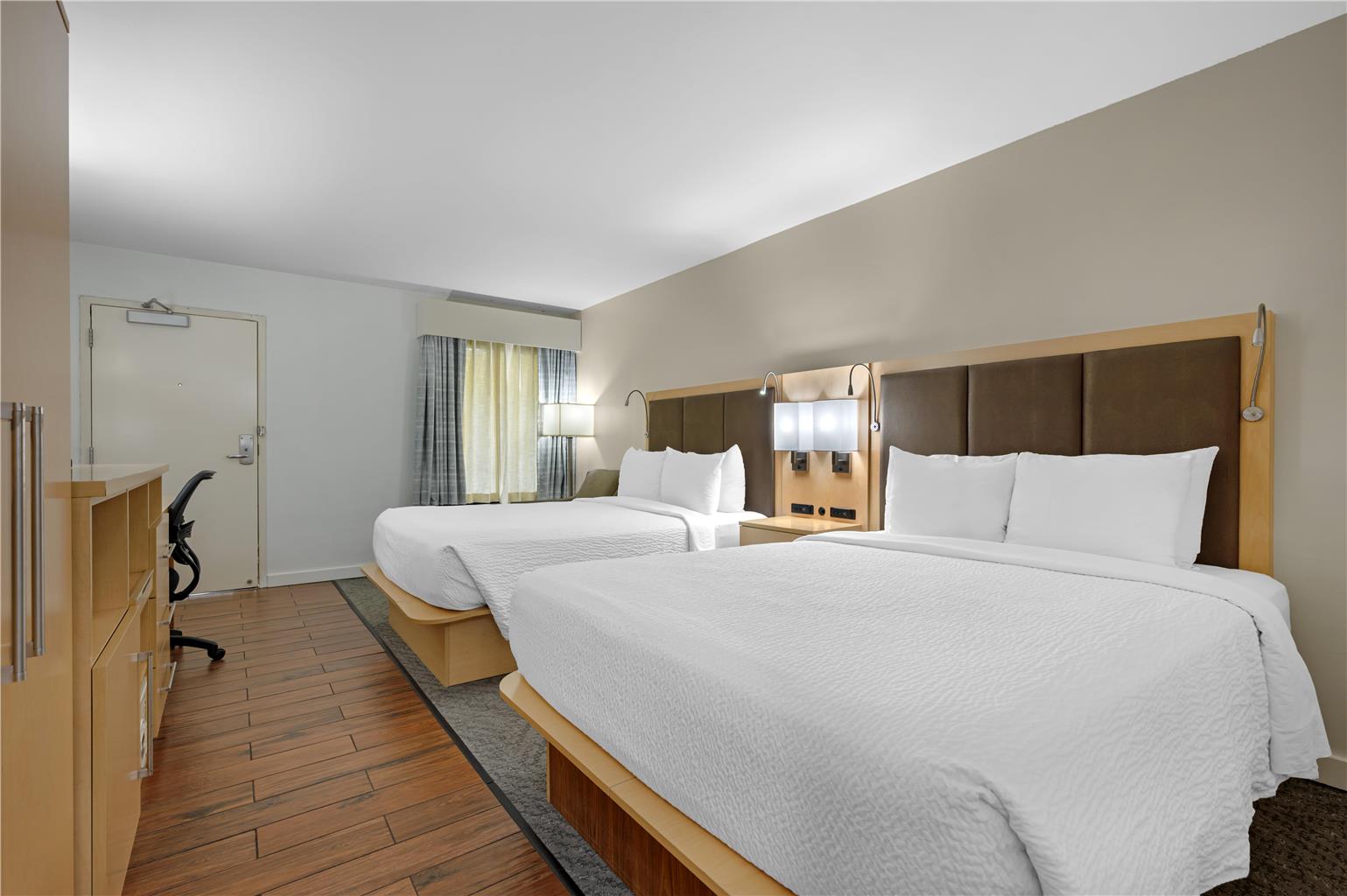 Фото Best Western Plus South Coast Inn