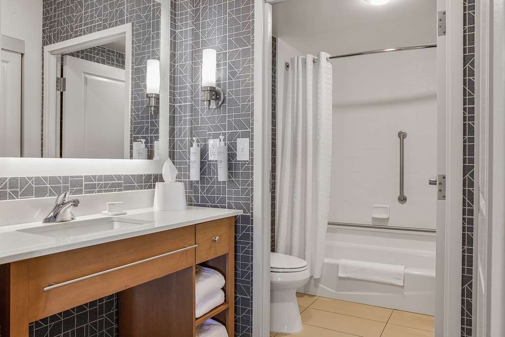 Фото Homewood Suites by Hilton Winnipeg Airport Polo Park MB
