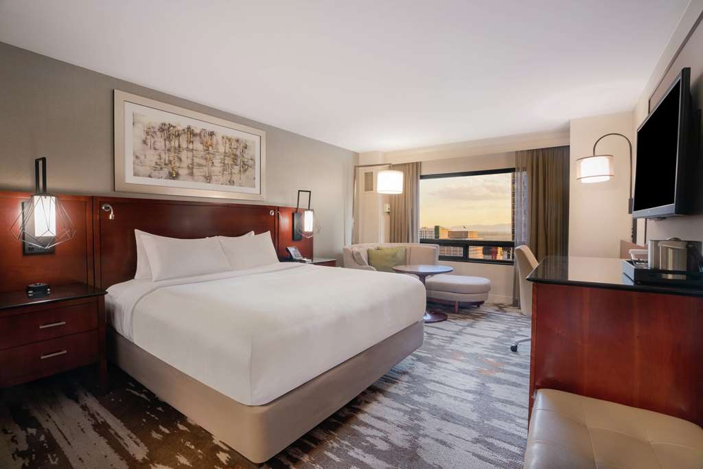 Фото Hilton Denver City Center