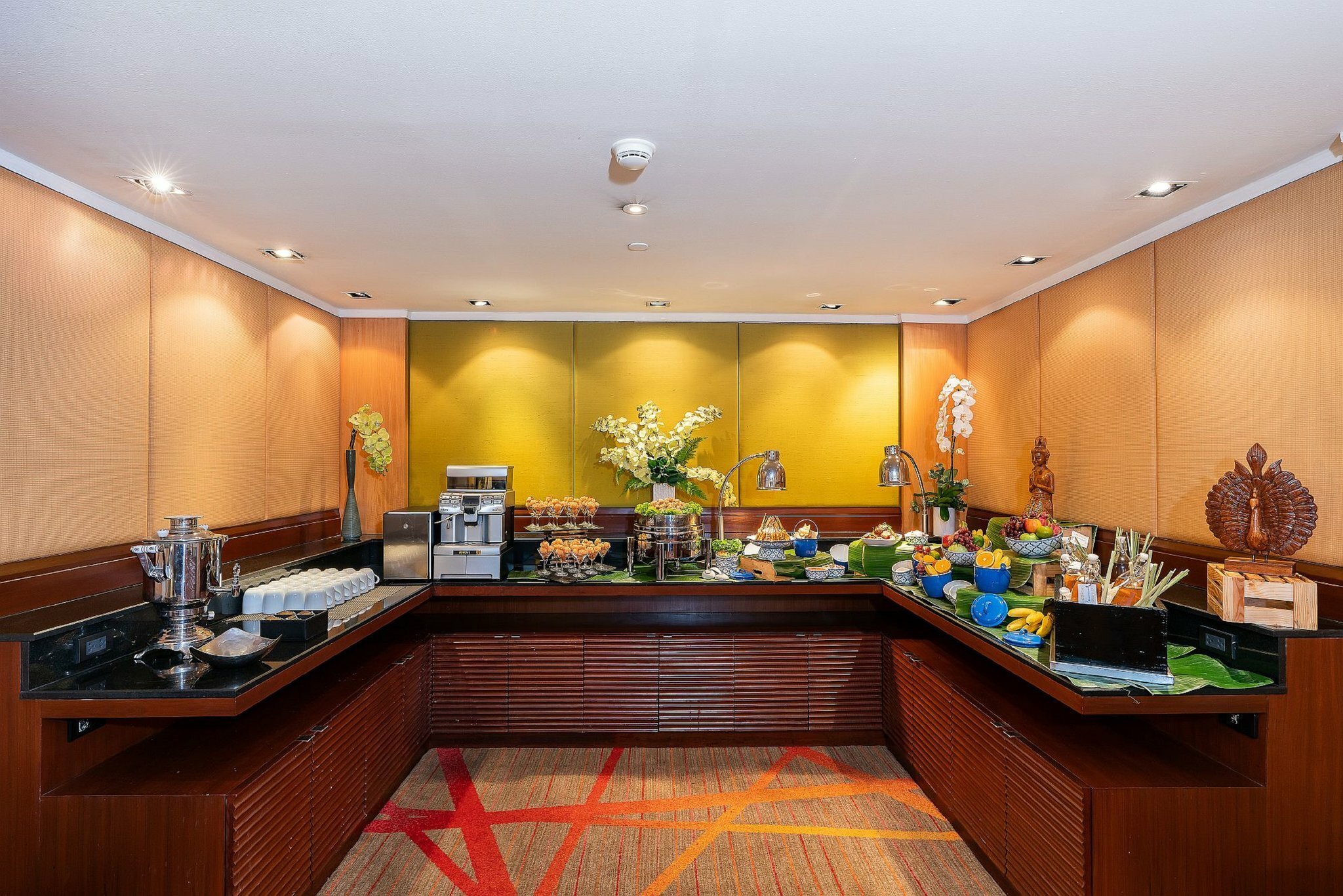 Фото Holiday Inn Bangkok Silom