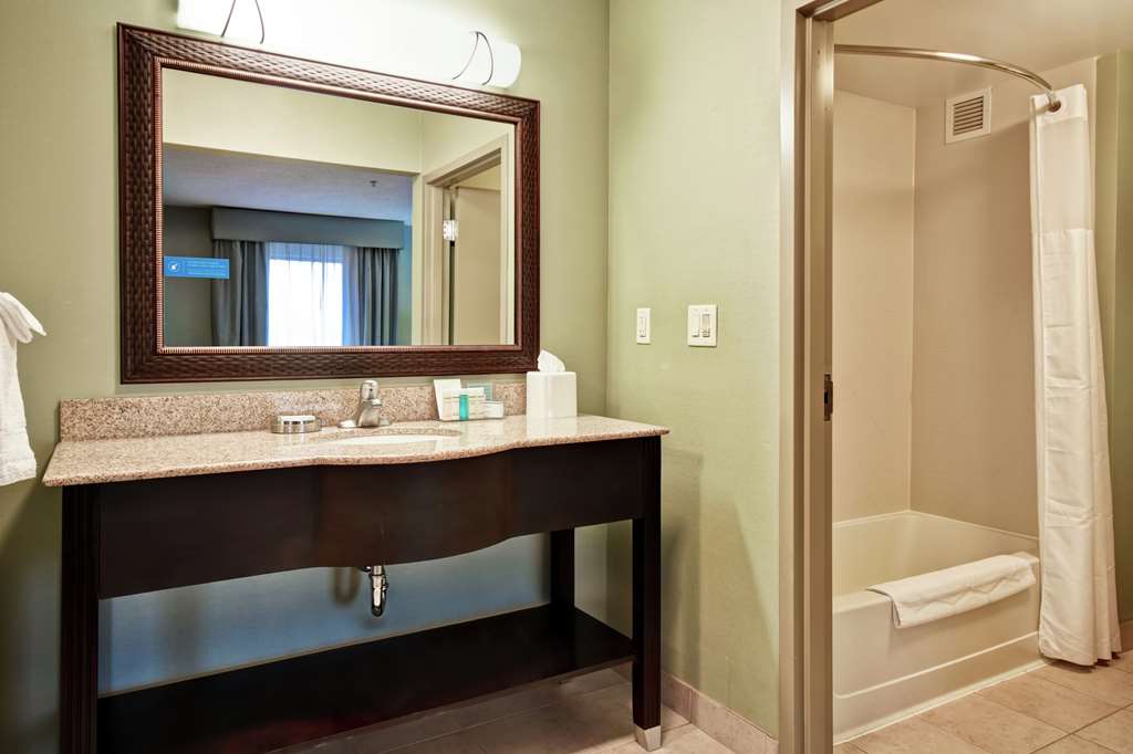 Фото Hampton Inn & Suites Detroit-Canton