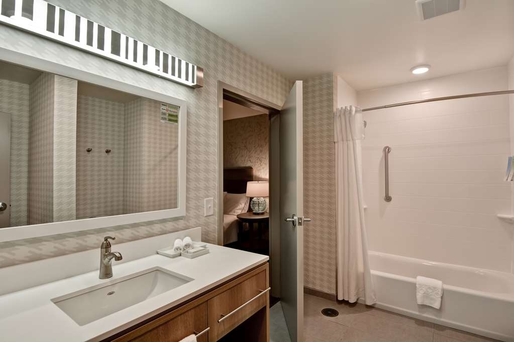 Фото Home2 Suites by Hilton Tampa Usf Near Busch Gardens