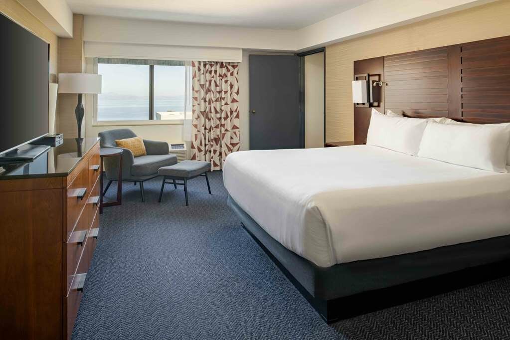 Фото Doubletree Hotel San Francisco Airport