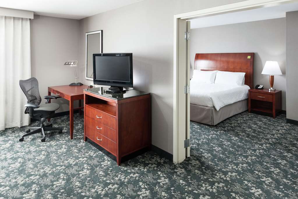 Фото Hilton Garden Inn Naperville/Warrenville