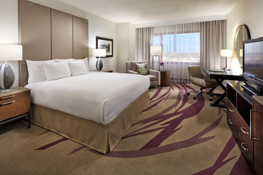 Фото Hilton Long Beach Hotel