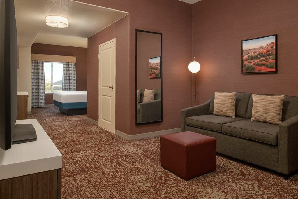 Фото Hilton Garden Inn Fontana