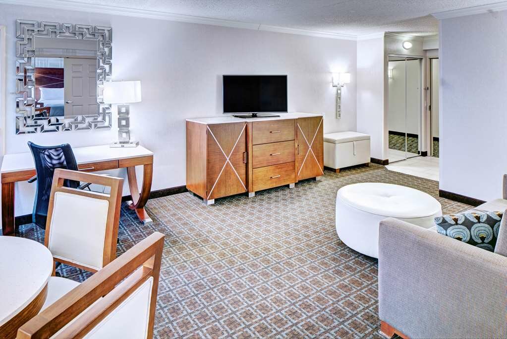 Фото DoubleTree by Hilton Madison Downtown