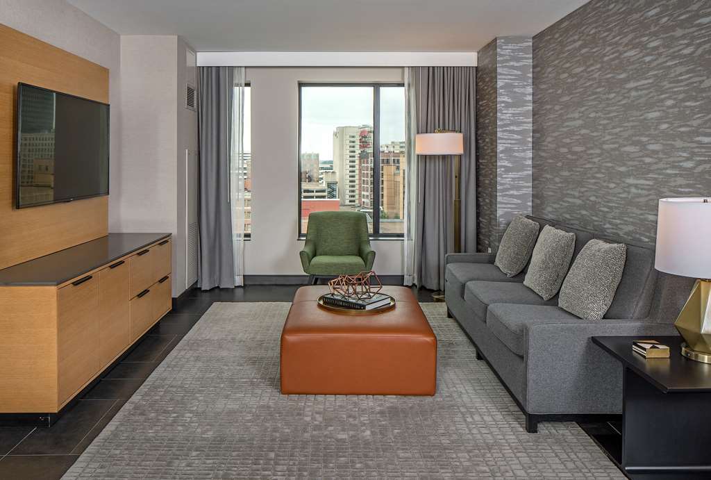 Фото Hilton Des Moines Downtown