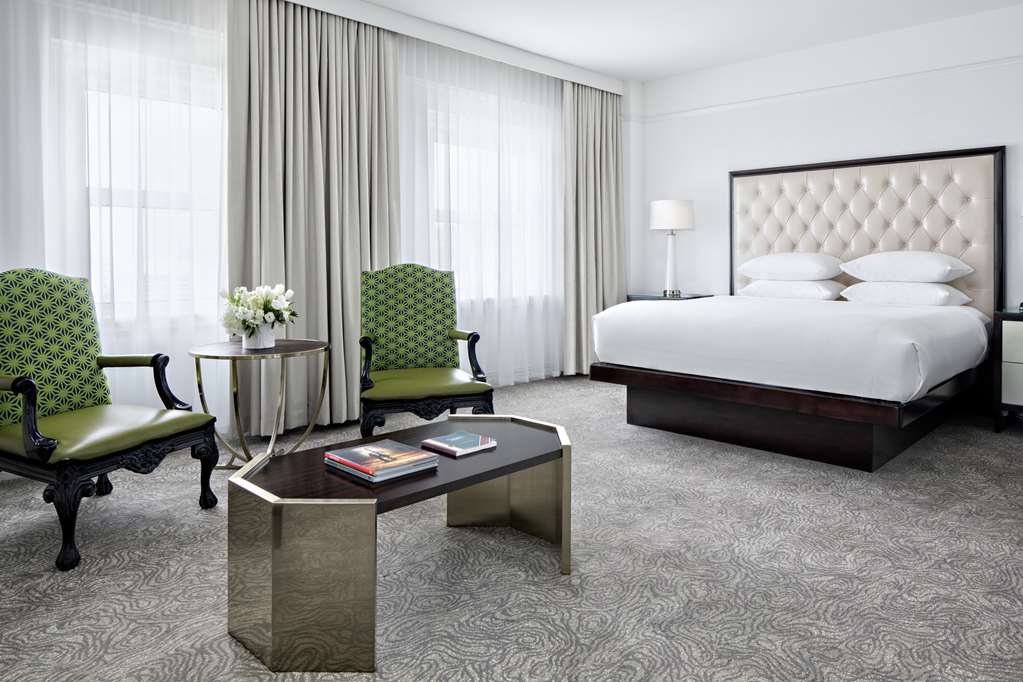 Фото Amway Grand Plaza, Curio Collection by Hilton