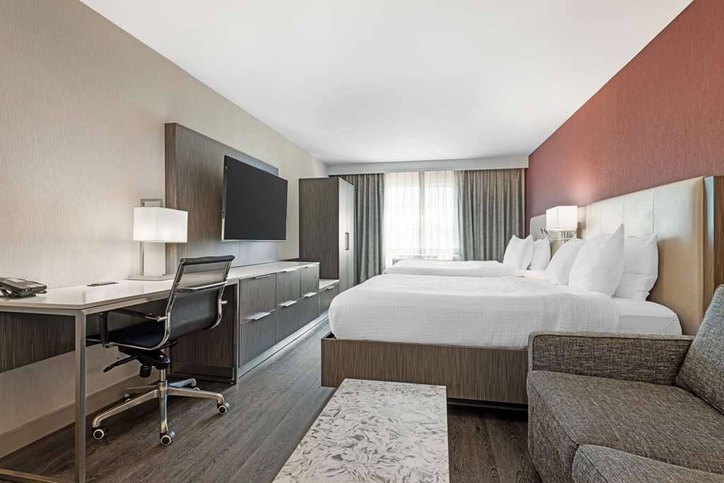 Фото Best Western Plus Temecula Wine Country Hotel &Suites