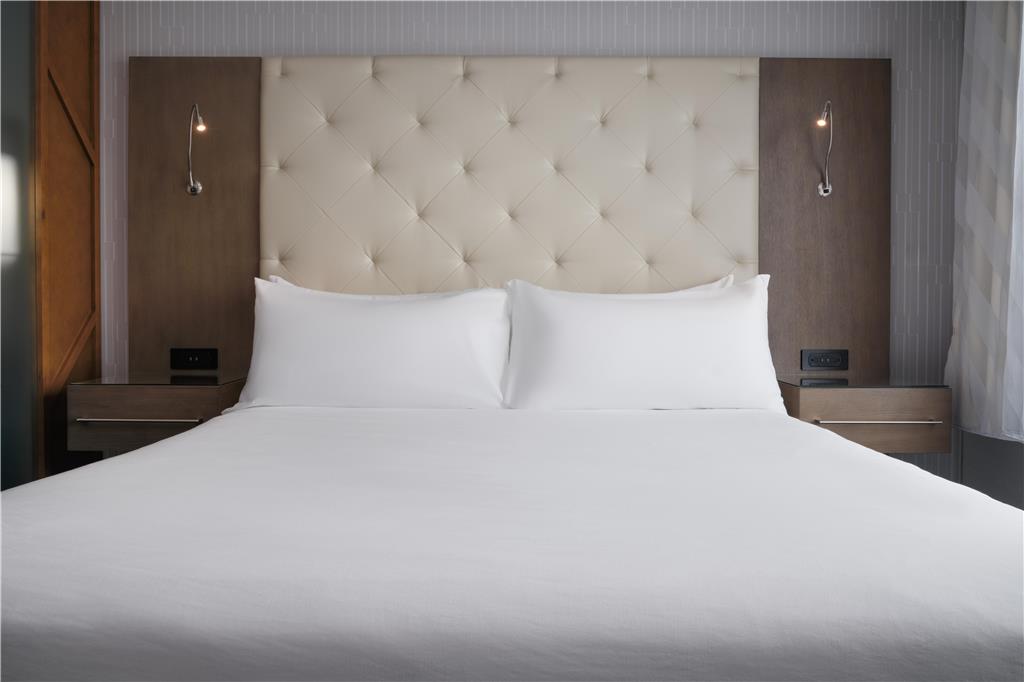 Фото Best Western Premier Hotel at Fisher's Landing