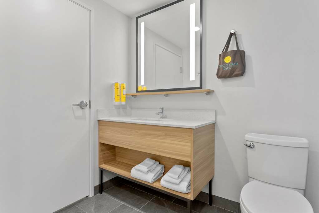 Фото Tru by Hilton Lincoln East
