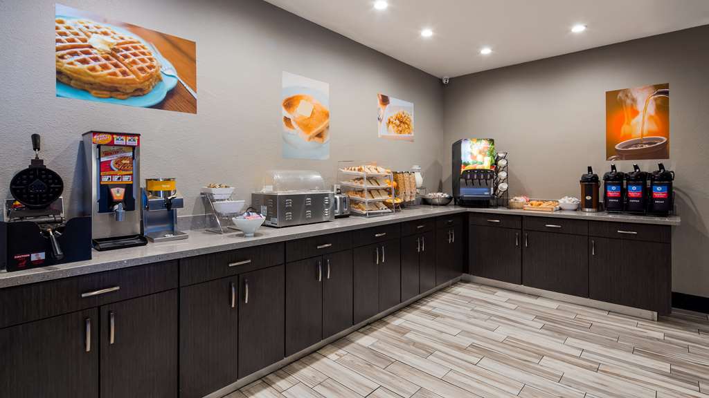Фото SureStay Plus Hotel by Best Western Point Richmond