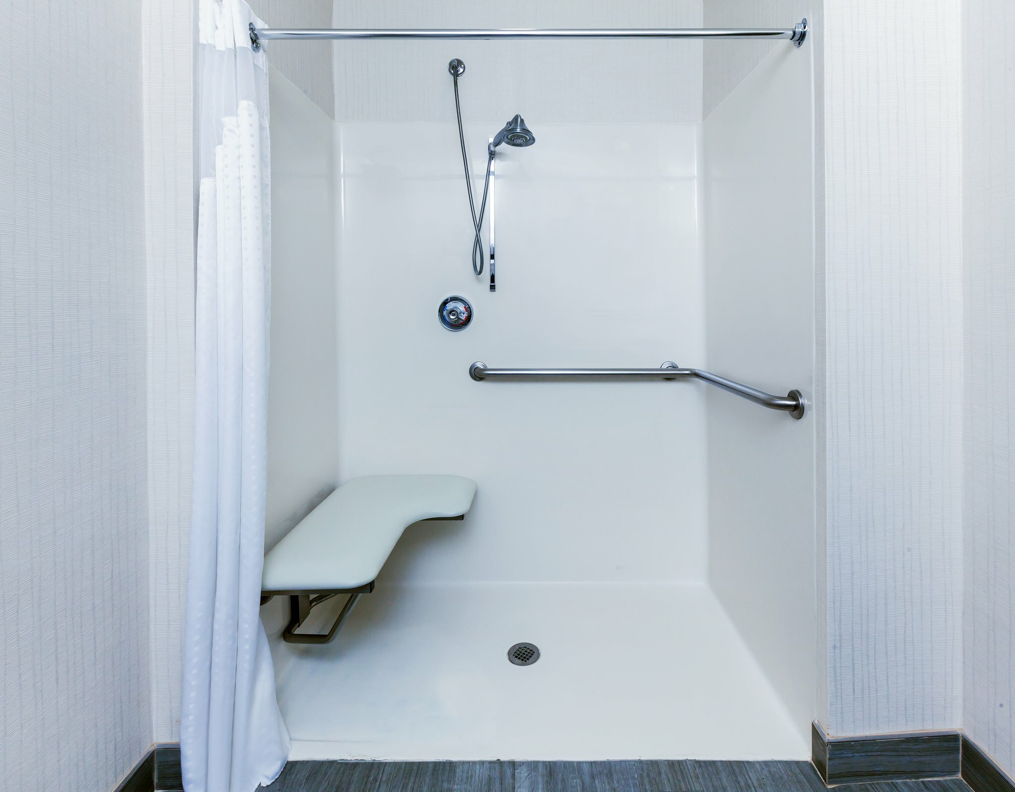 Фото Holiday Inn Express Hotels & Suites East Houston, an Ihg Hotel