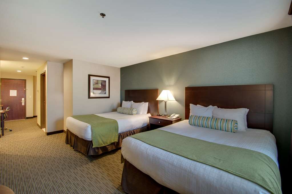 Фото Best Western Plus The Inn at Hampton
