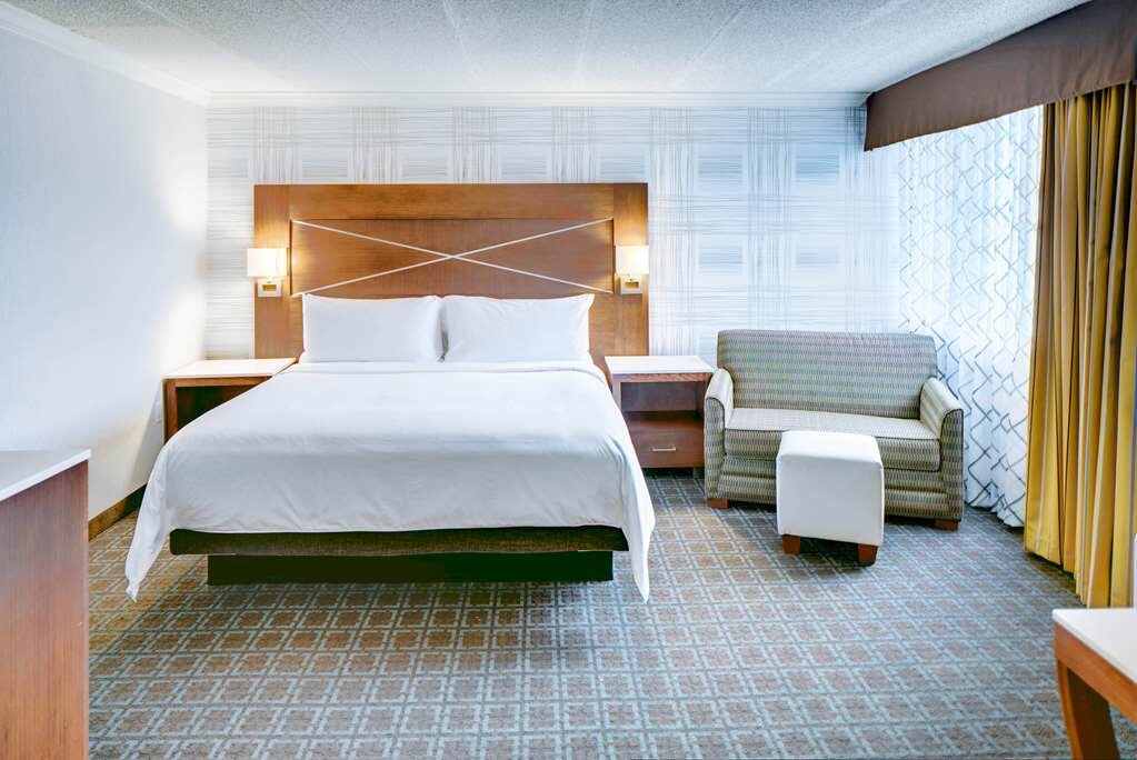 Фото DoubleTree by Hilton Madison Downtown