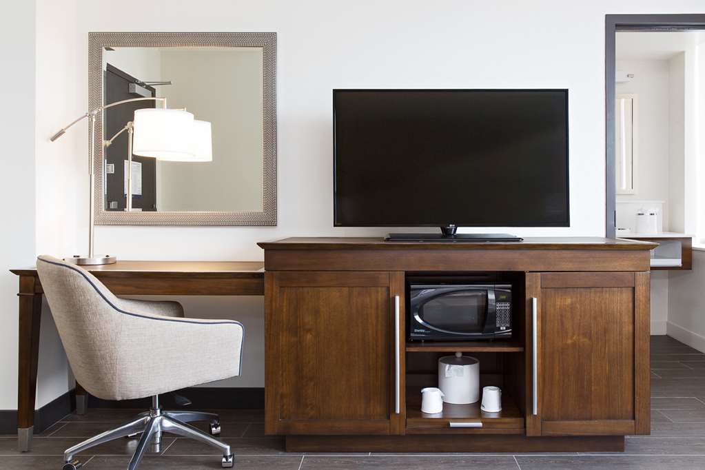 Фото Hampton Inn & Suites Dallas Downtown
