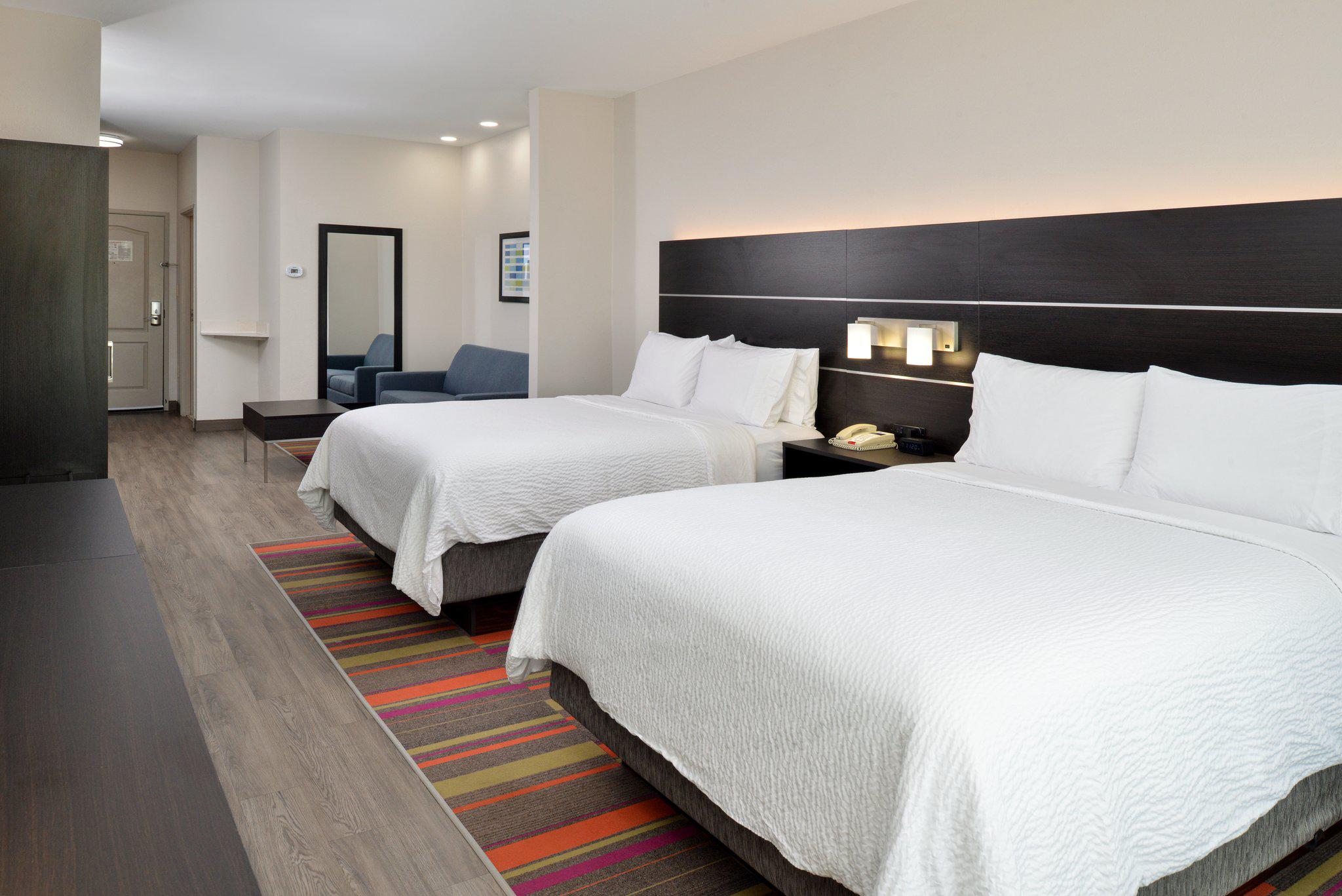 Фото Holiday Inn Express & Suites Carthage