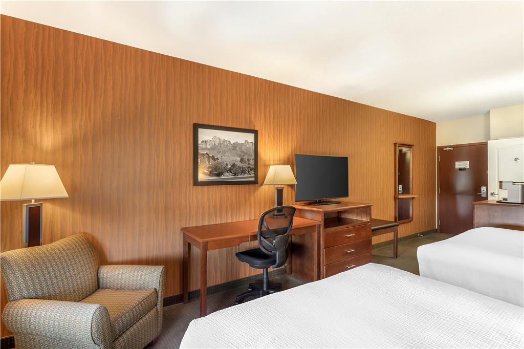 Фото Best Western Plus Service Inn & Suites