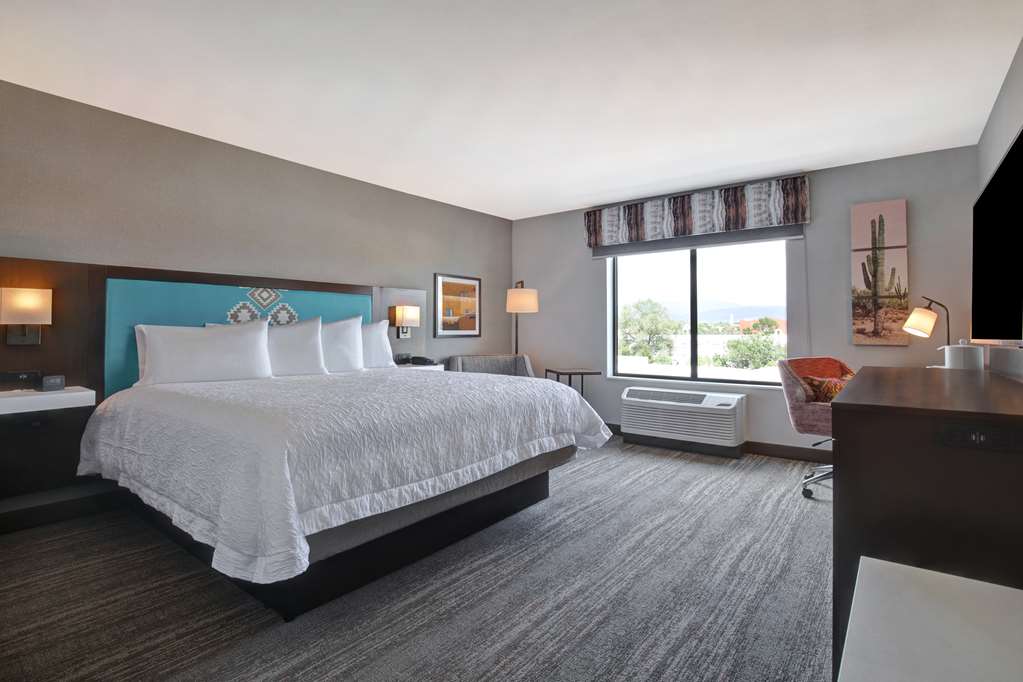 Фото Hampton Inn Santa Fe South