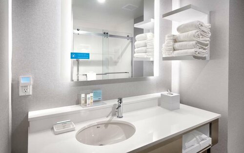 Гостиница Hampton Inn & Suites Anaheim Resort Convention Center в Анахайме