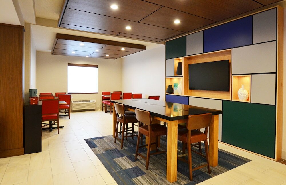 Фото Holiday Inn Express Pittsburgh-Bridgeville, an Ihg Hotel