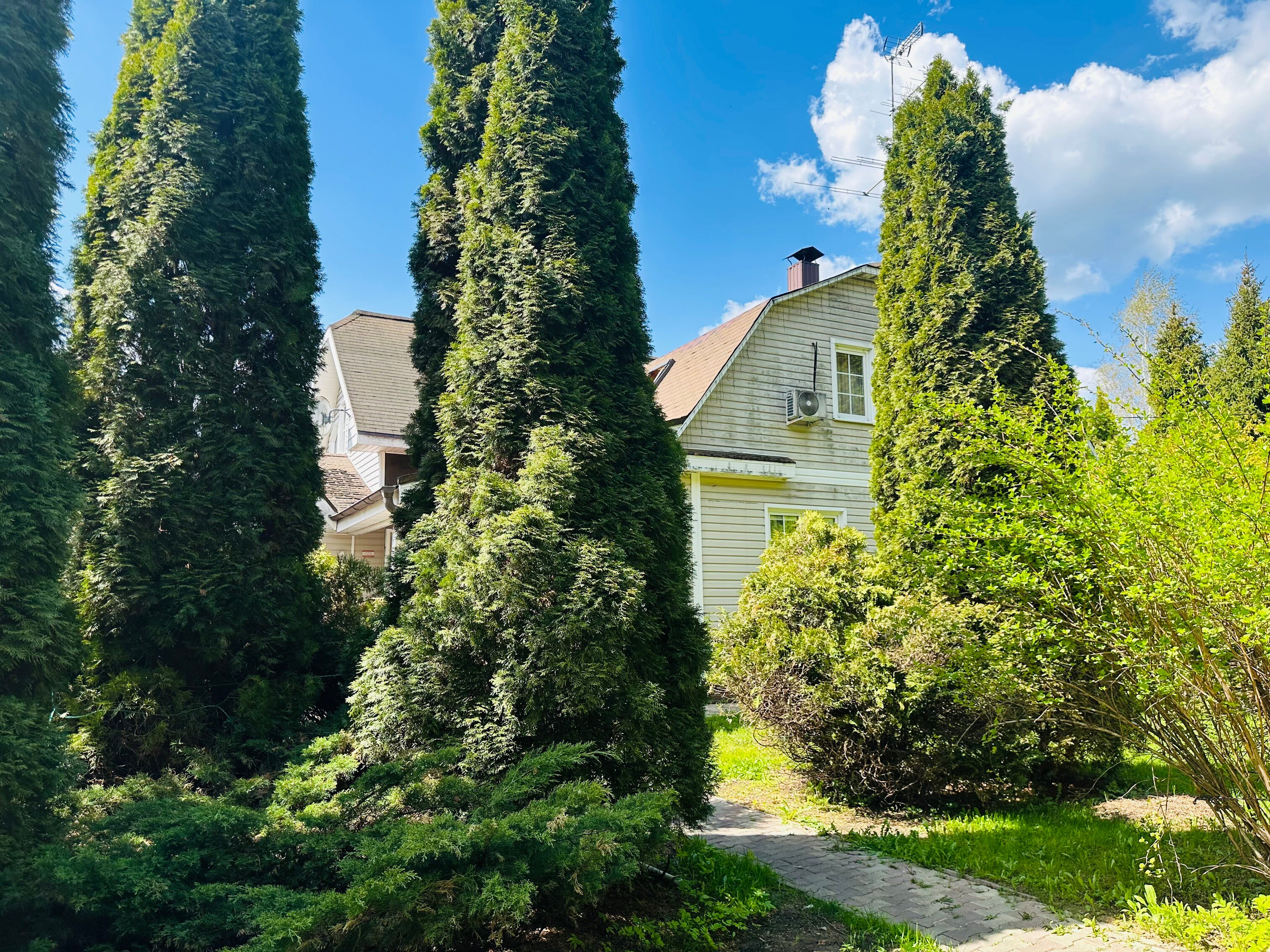 Фото Загородный дом с бассейном