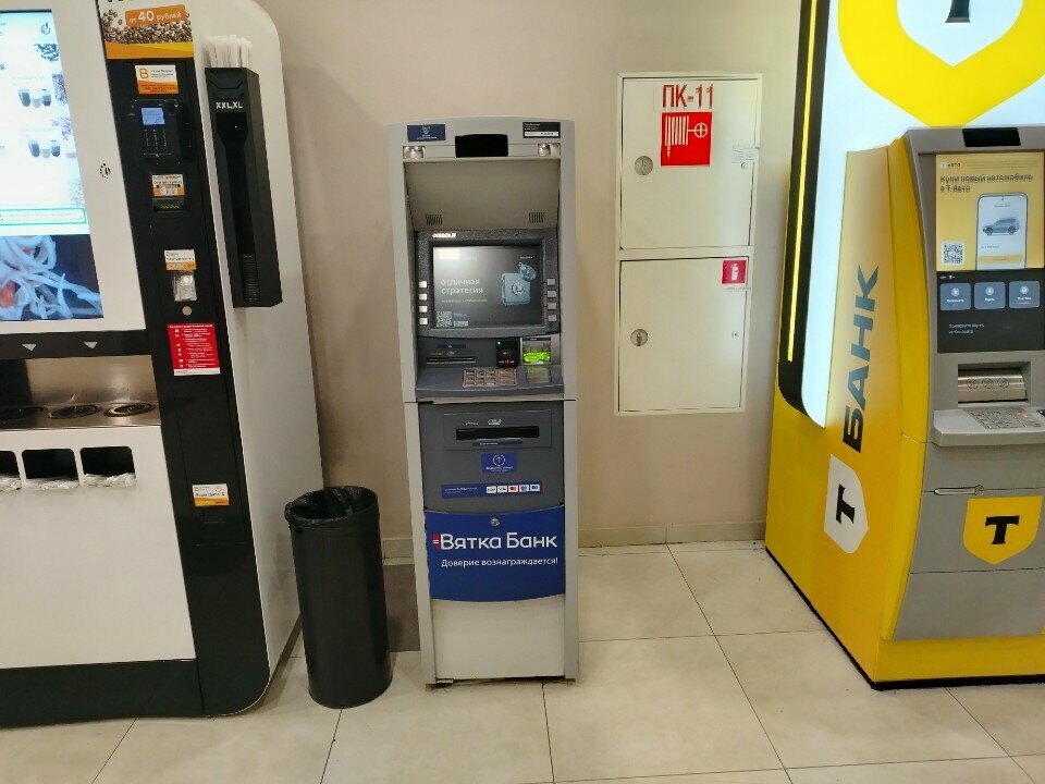 آلة صرف النقود الأوتوماتيكية Norvik bank ، كيروف، صورة