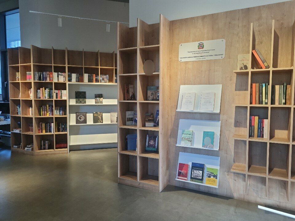 Library World of Books, Yerevan, photo