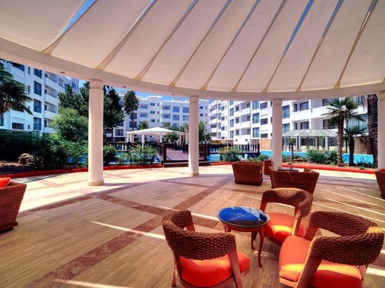 Фото Jasmine Court Hotel & Casino