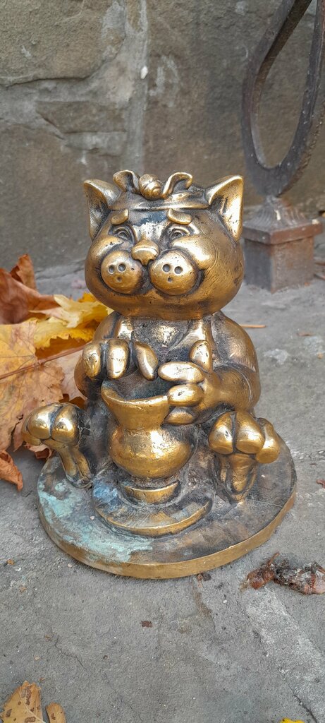 Genre sculpture Кот гончар, Evpatoria, photo