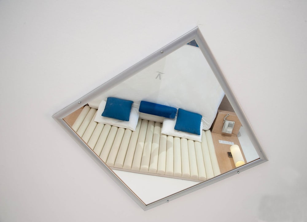 Фото Vrissiana Beach Hotel