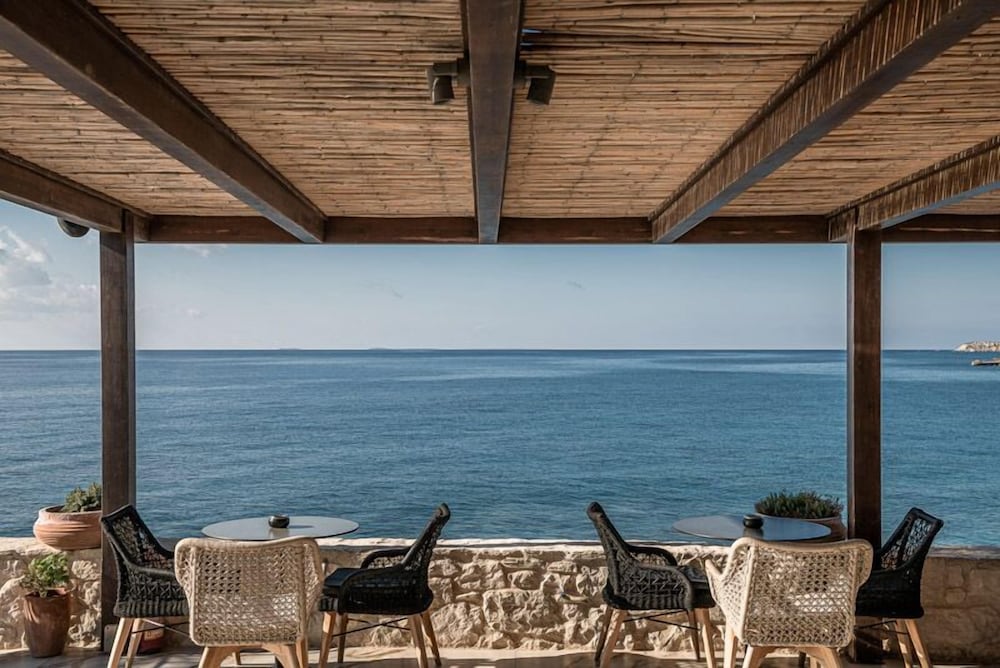 Фото Kakkos Beach Hotel - Adults Only