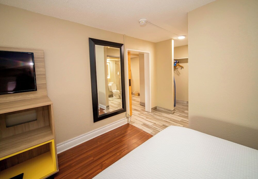 Фото Days Inn and Suites by Wyndham Hammond, In