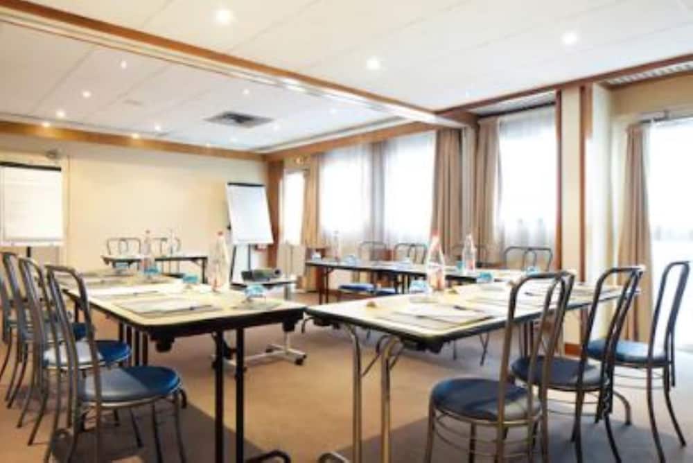 Фото Ibis Budget Fresnes