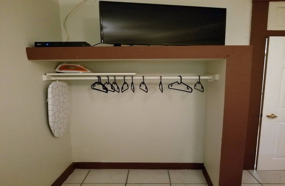 Фото Monterey Inn Hotel