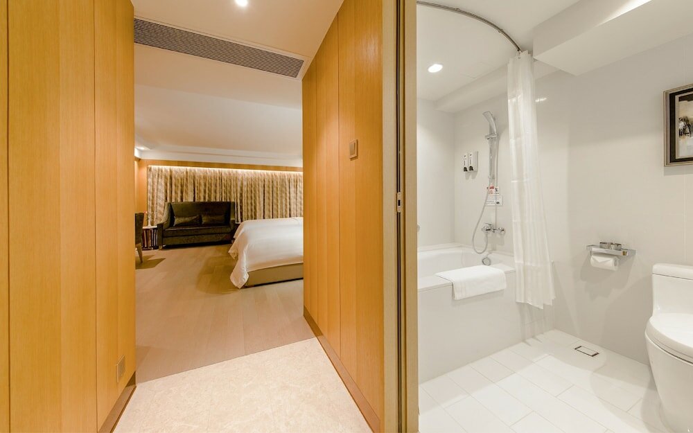 Фото Royal Dragon Hotel