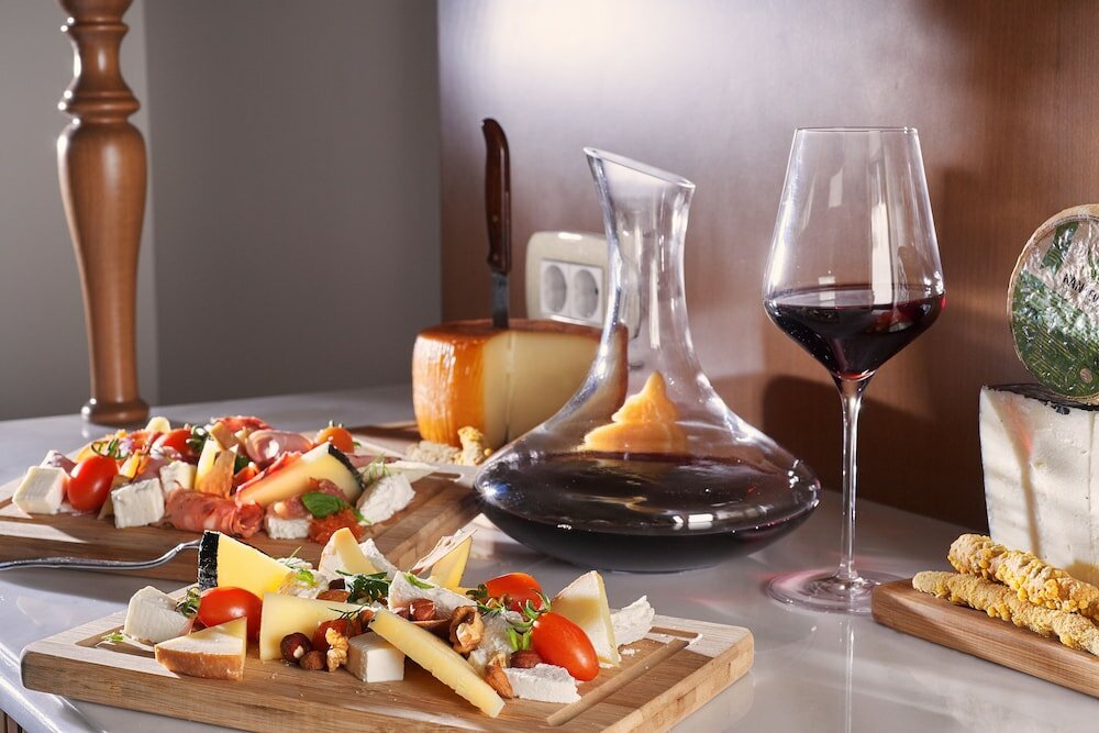 Фото Legacy Gastro Suites