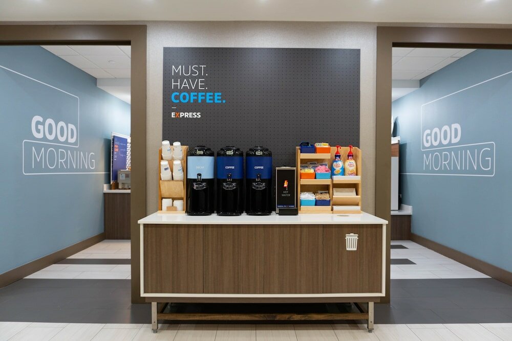 Фото Holiday Inn Express & Suites Los Angeles Downtown West