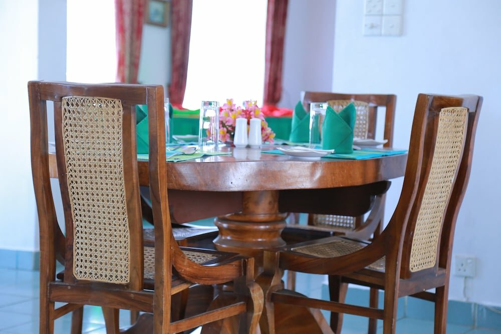 Фото The Rock Hotel