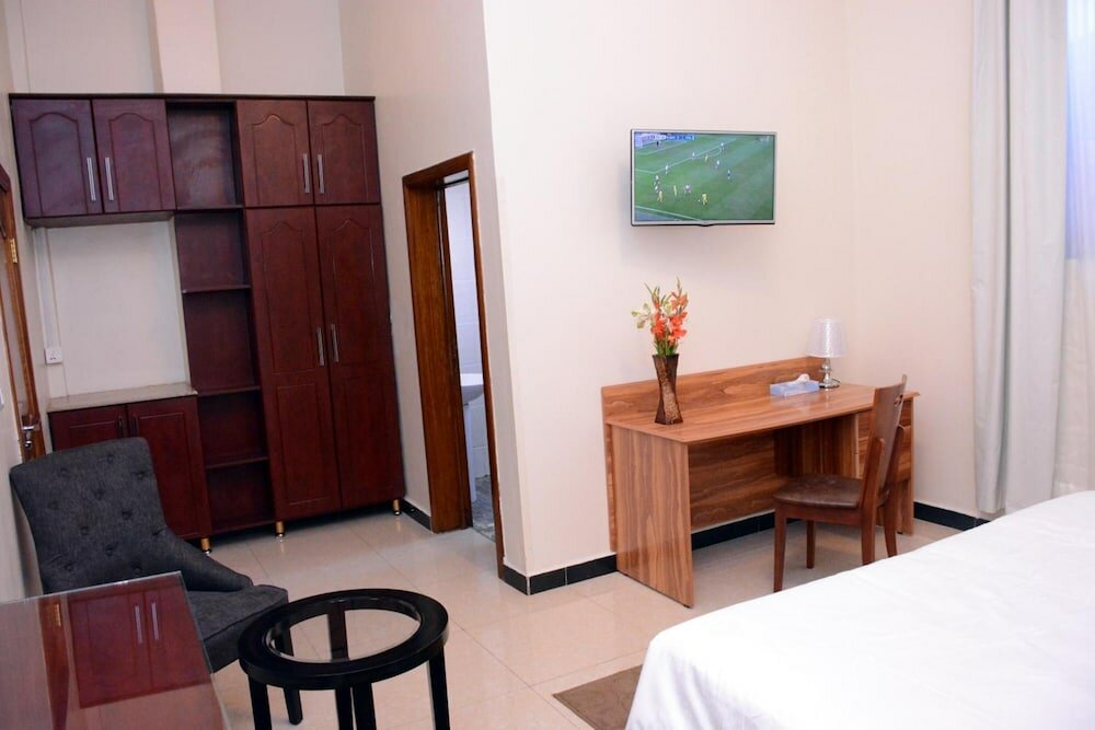 Фото La Posh Hotel