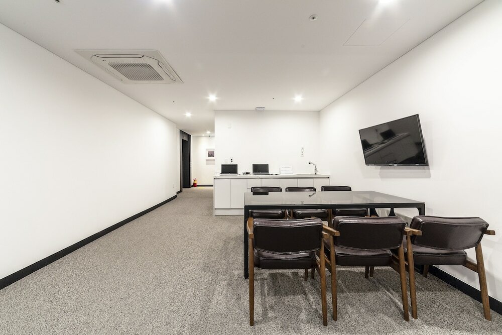 Фото Gangneung Tourist Hotel