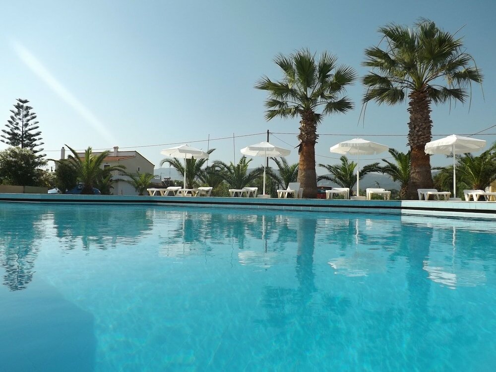 Фото Leonidas Hotel and Studios