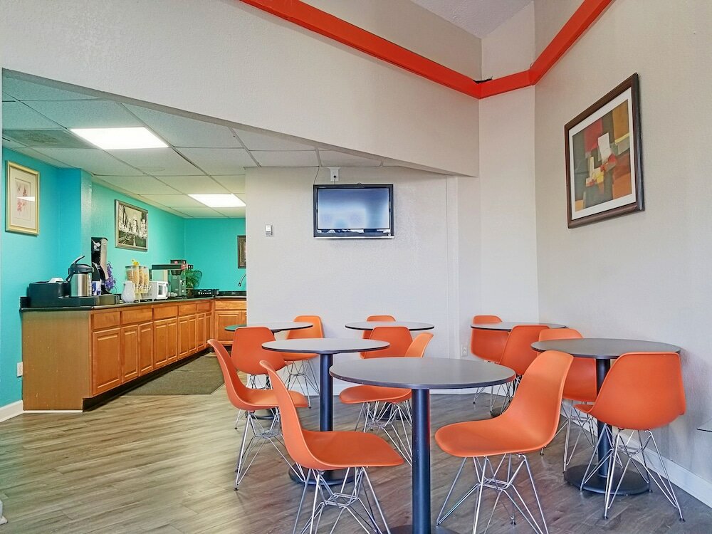 Фото Howard Johnson by Wyndham Houston