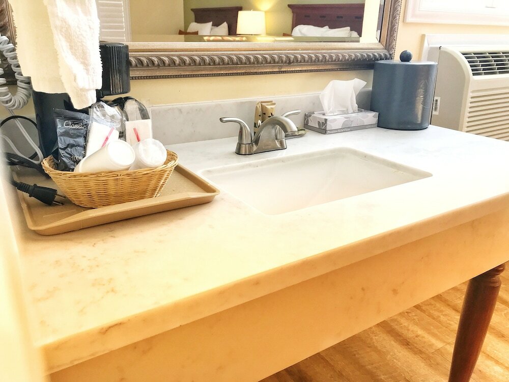 Фото The Old West Inn