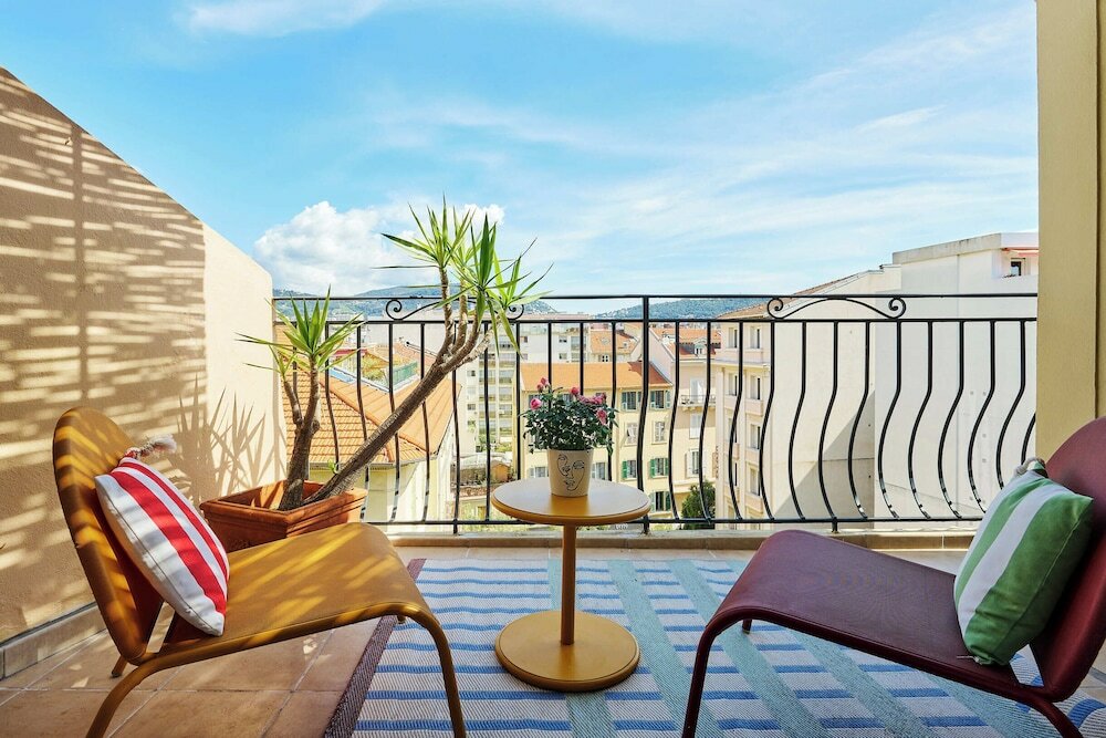 Фото Hôtel Le Grimaldi